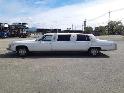 CADILLAC LIMOUSINE