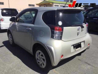 TOYOTA IQ