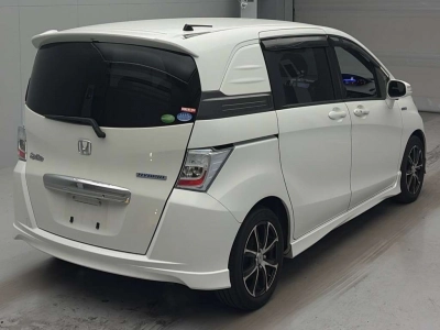 HONDA FREED SPIKE HYBRID