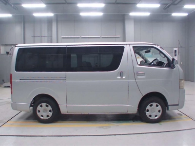 TOYOTA REGIUS VAN