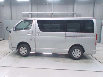 TOYOTA REGIUS VAN