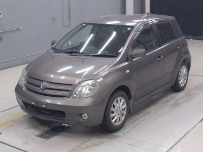 TOYOTA IST