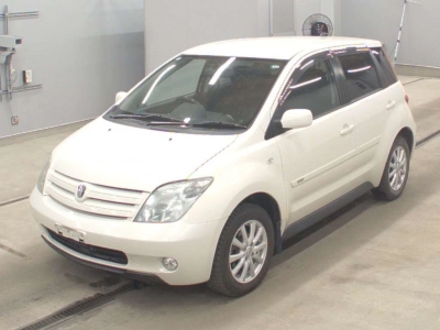 TOYOTA IST