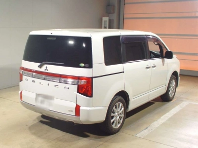 MITSUBISHI DELICA D:5