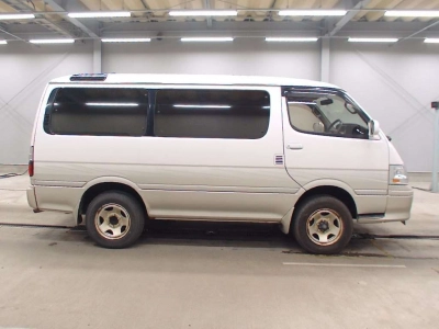 TOYOTA HIACE WAGON