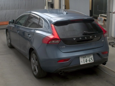 VOLVO V40
