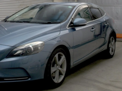 VOLVO V40