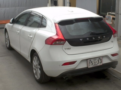 VOLVO V40