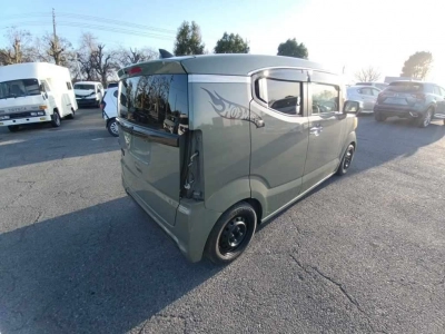 HONDA N-BOX SLASH