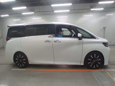 TOYOTA VELLFIRE HYBRID