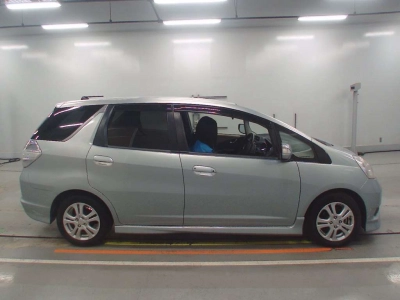 HONDA FIT SHUTTLE HYBRID