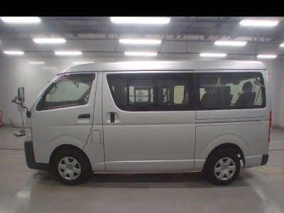 TOYOTA HIACE WAGON