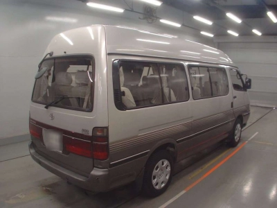 TOYOTA HIACE WAGON