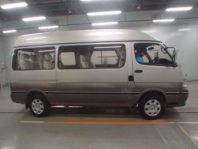TOYOTA HIACE WAGON
