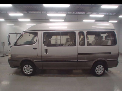 TOYOTA HIACE WAGON