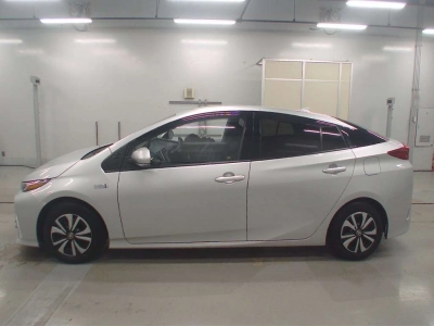 TOYOTA PRIUS PHV