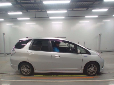 HONDA FIT SHUTTLE HYBRID