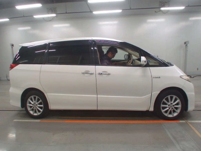 TOYOTA ESTIMA HYBRID