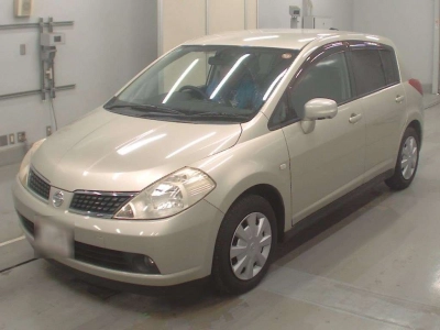 NISSAN TIIDA