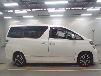 TOYOTA VELLFIRE HYBRID