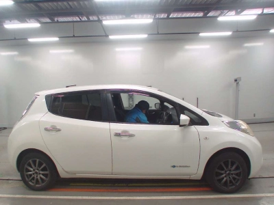 NISSAN LEAF