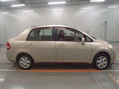 NISSAN TIIDA LATIO