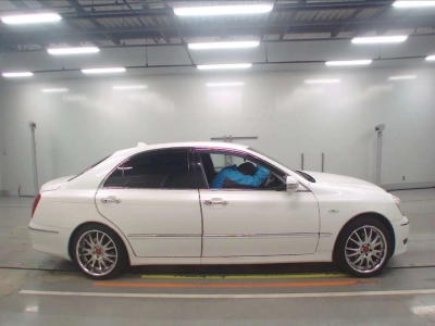 TOYOTA CROWN MAJESTA