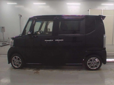 HONDA N BOX CUSTOM