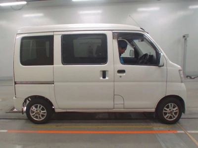 TOYOTA PIXIS VAN