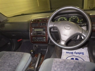 TOYOTA CARINA