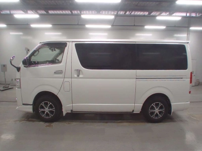 TOYOTA REGIUS VAN