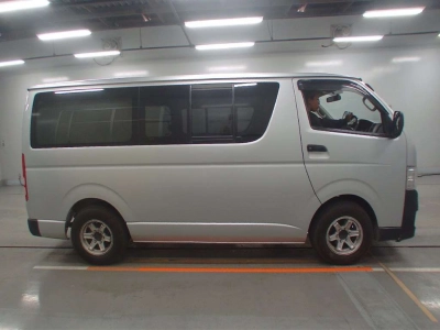 TOYOTA REGIUS VAN