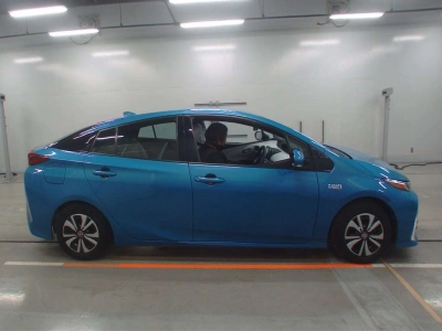 TOYOTA PRIUS PHV