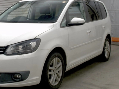 VOLKSWAGEN GOLF TOURAN