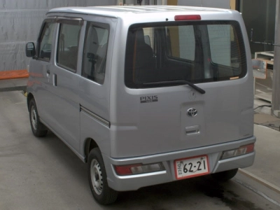 TOYOTA PIXIS VAN