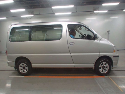 TOYOTA GRAND HIACE