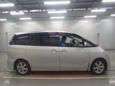 TOYOTA ESTIMA HYBRID