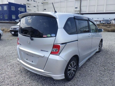HONDA FREED HYBRID