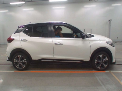 NISSAN KICKS