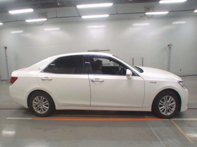TOYOTA CROWN HYBRID