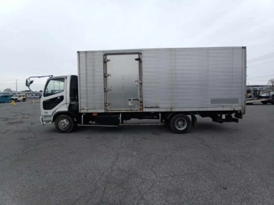 MITSUBISHI FUSO FIGHTER
