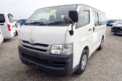 TOYOTA REGIUS VAN