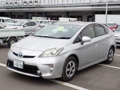 TOYOTA PRIUS