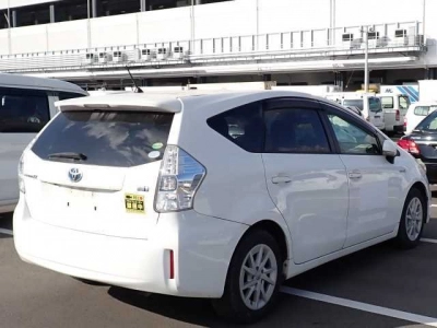 TOYOTA PRIUS ALPHA
