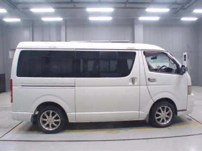 TOYOTA REGIUS VAN