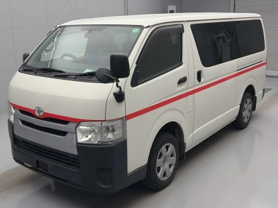 TOYOTA HIACE VAN