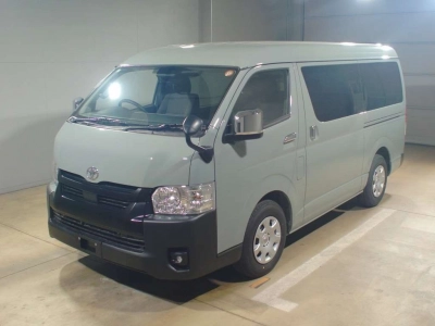 TOYOTA HIACE VAN
