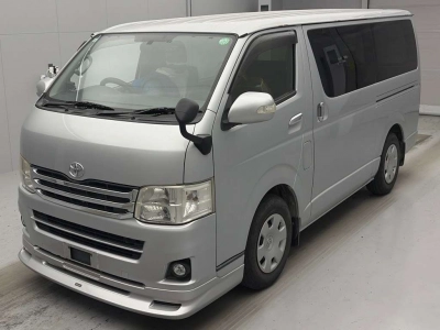 TOYOTA HIACE VAN