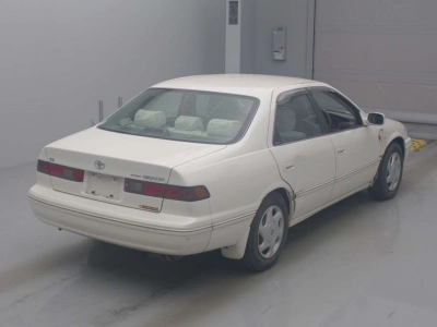 TOYOTA CAMRY GRACIA SEDAN