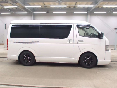 TOYOTA HIACE VAN